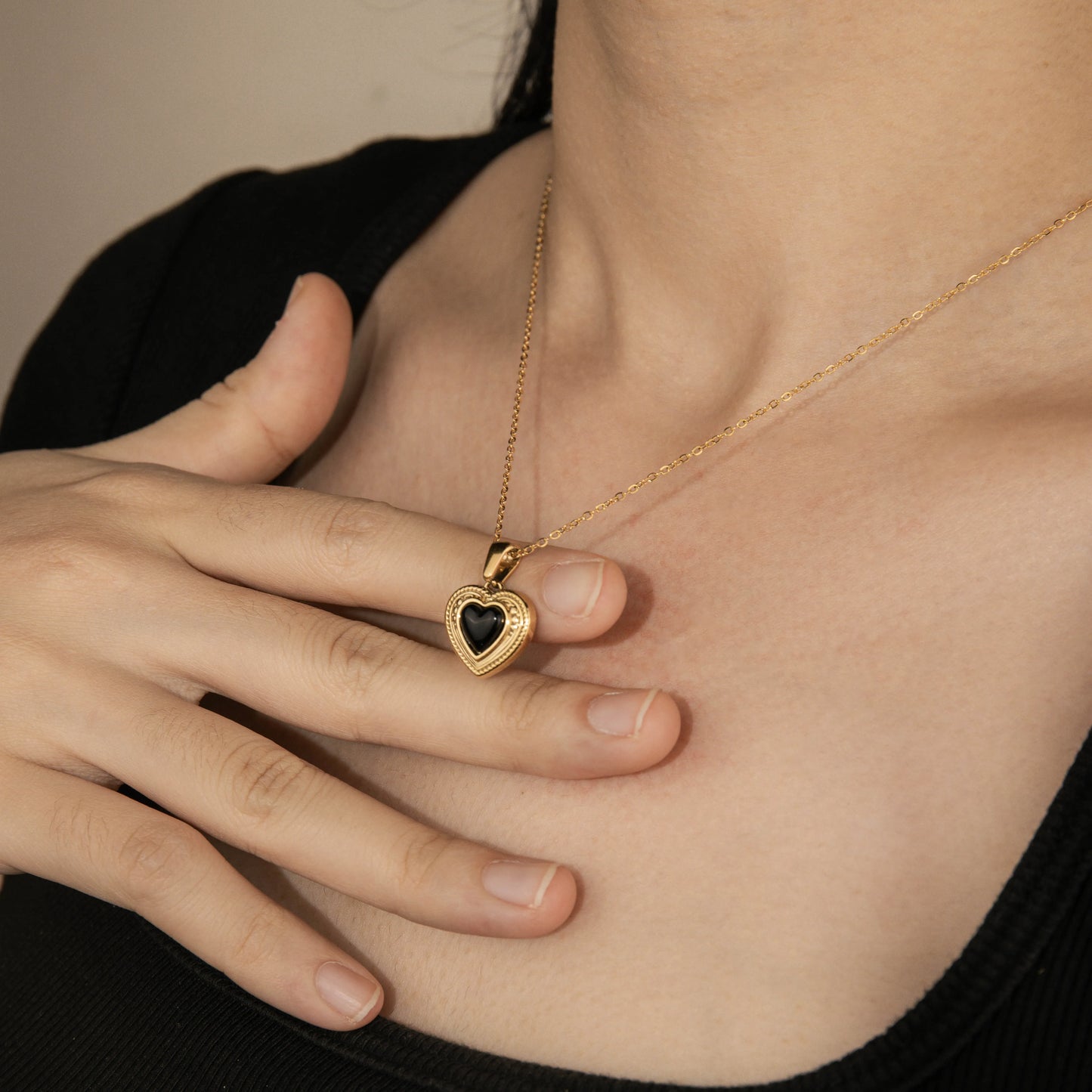 Ajatine black heart love pendant necklace, gold vintage style women's jewelry