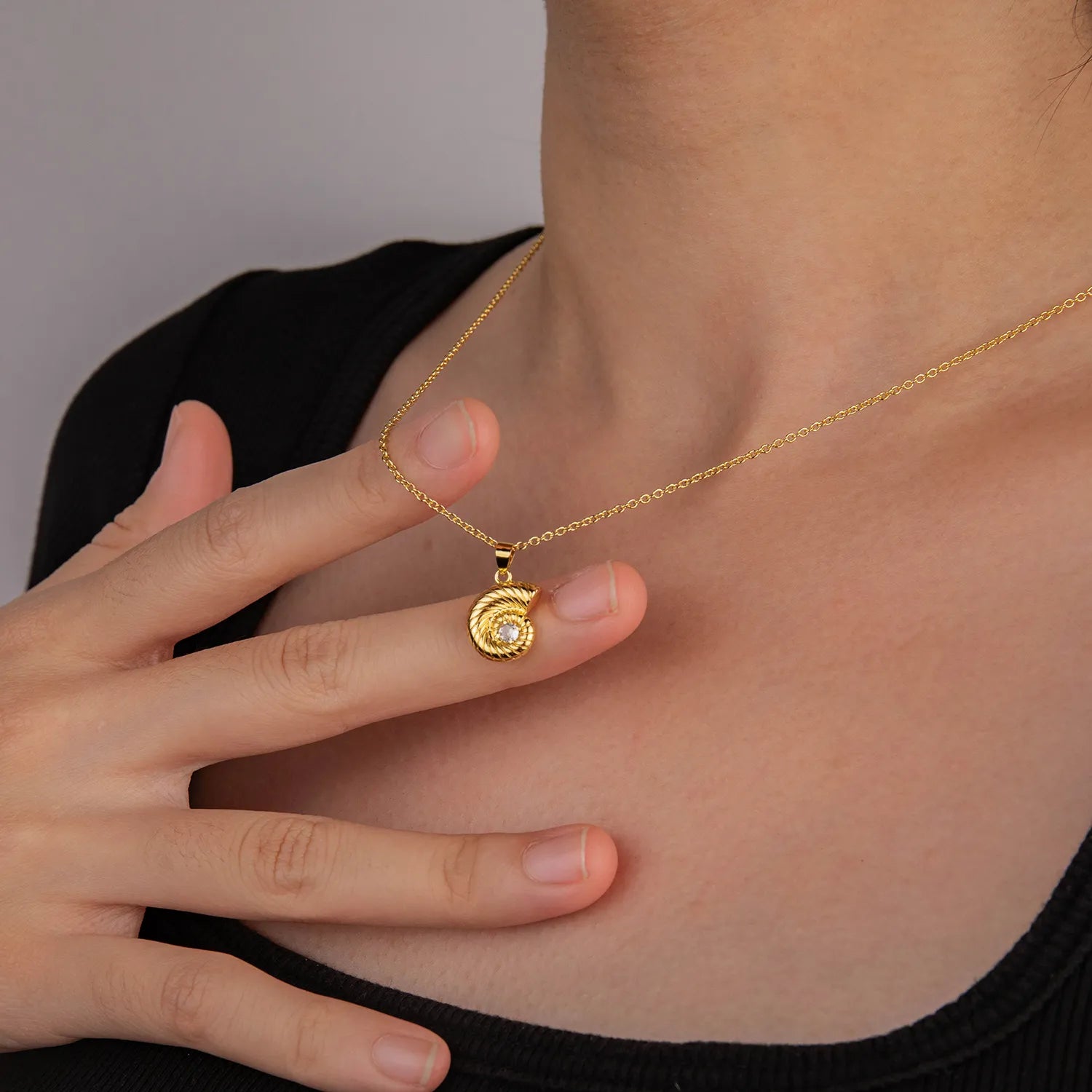 Gold conch pendant necklace