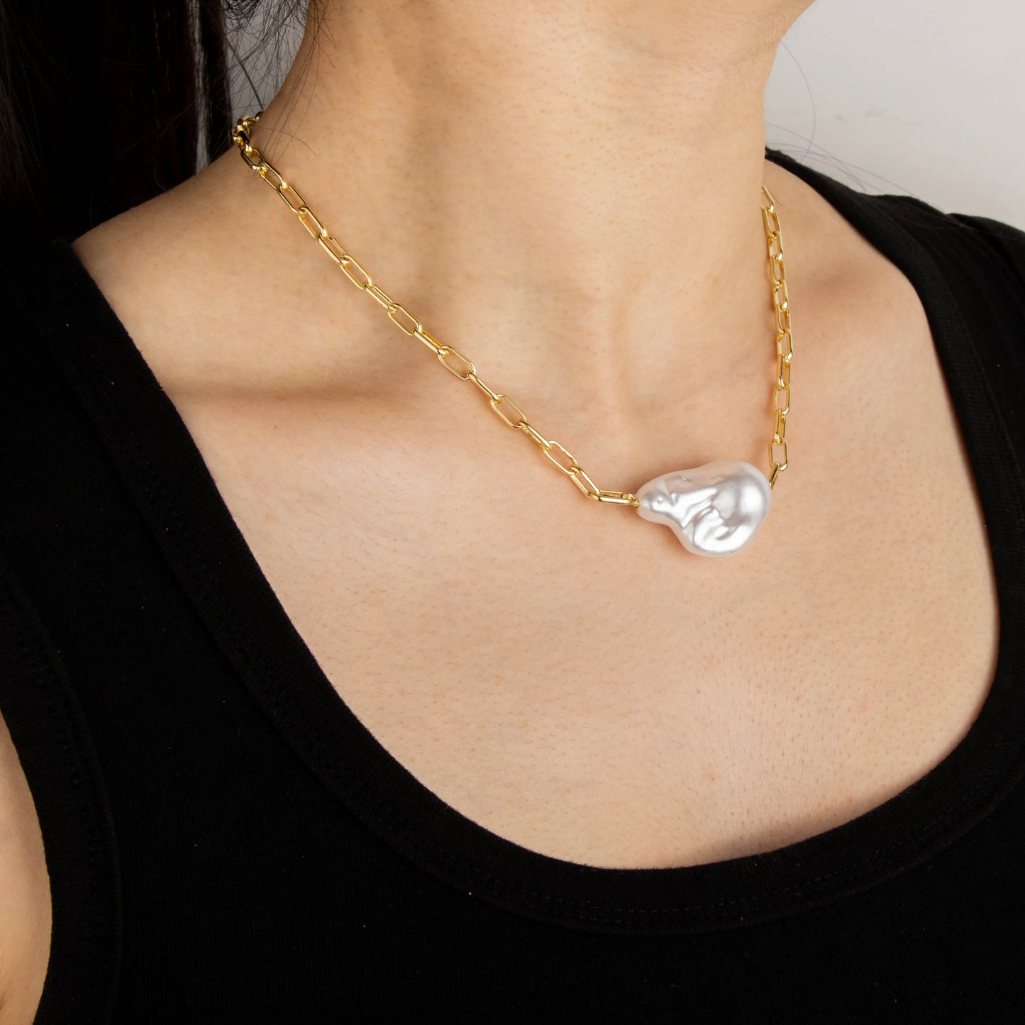 Ajatine pearl necklace with gold chain