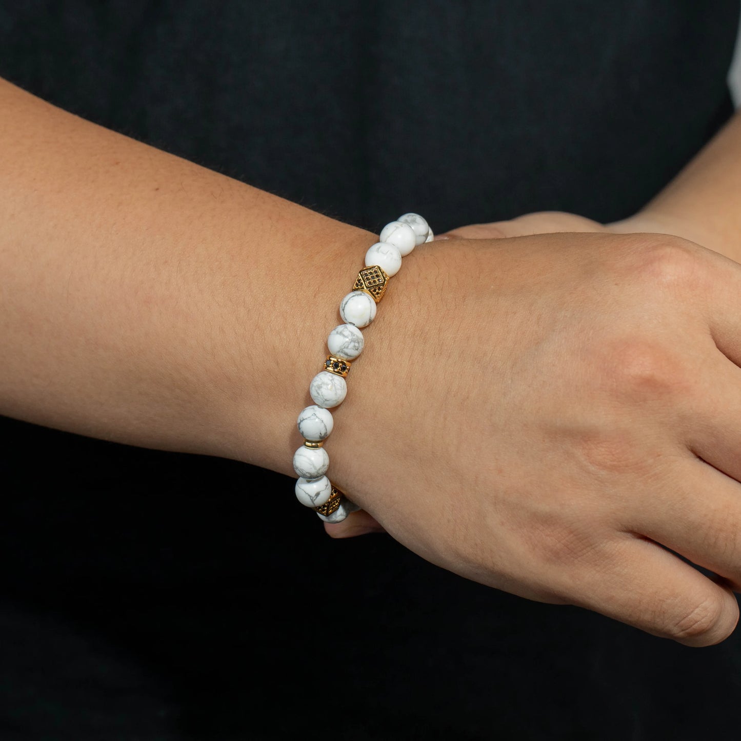 Ajatine white natural stone beaded bracelet with gold accents