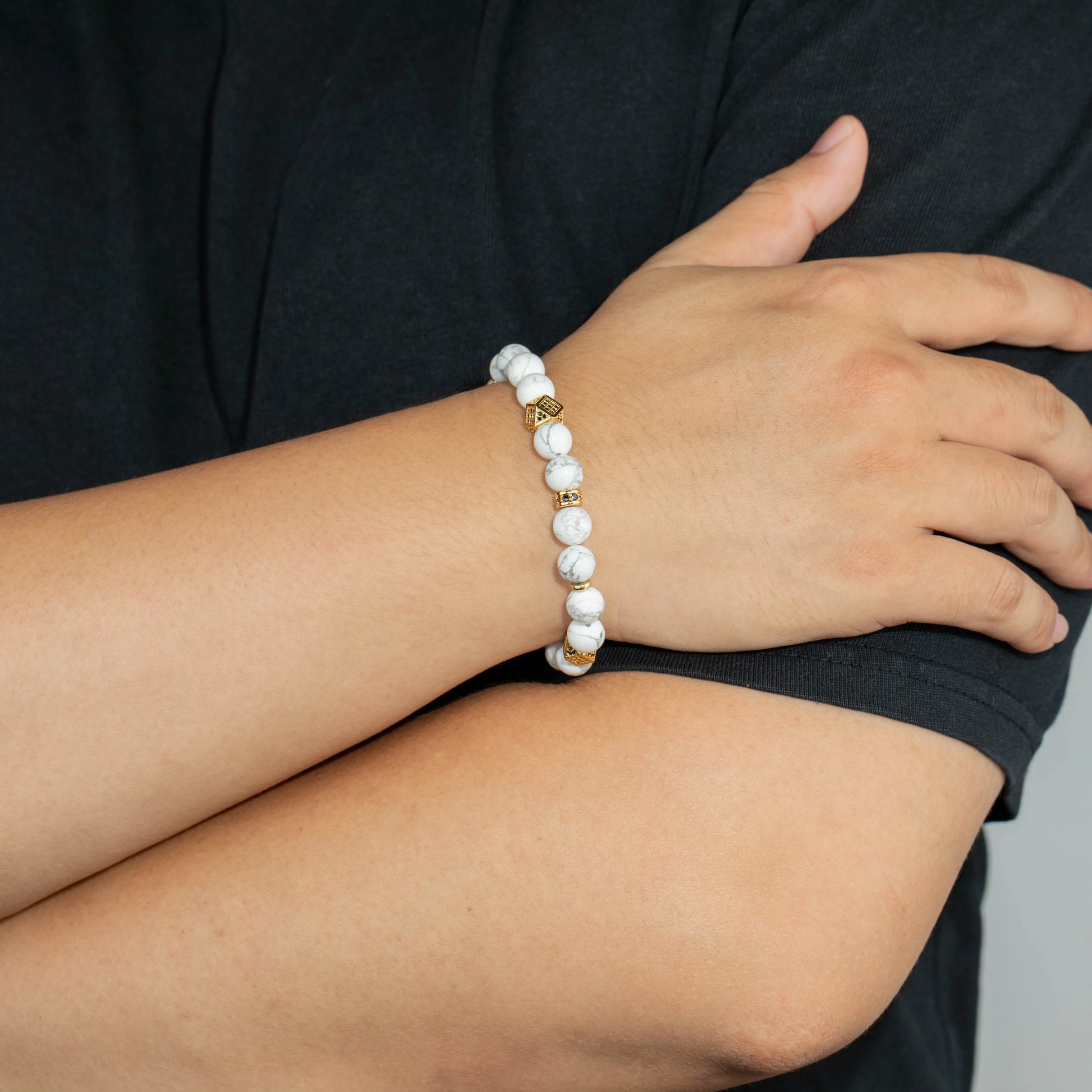 Ajatine white natural stone beaded bracelet with gold accents
