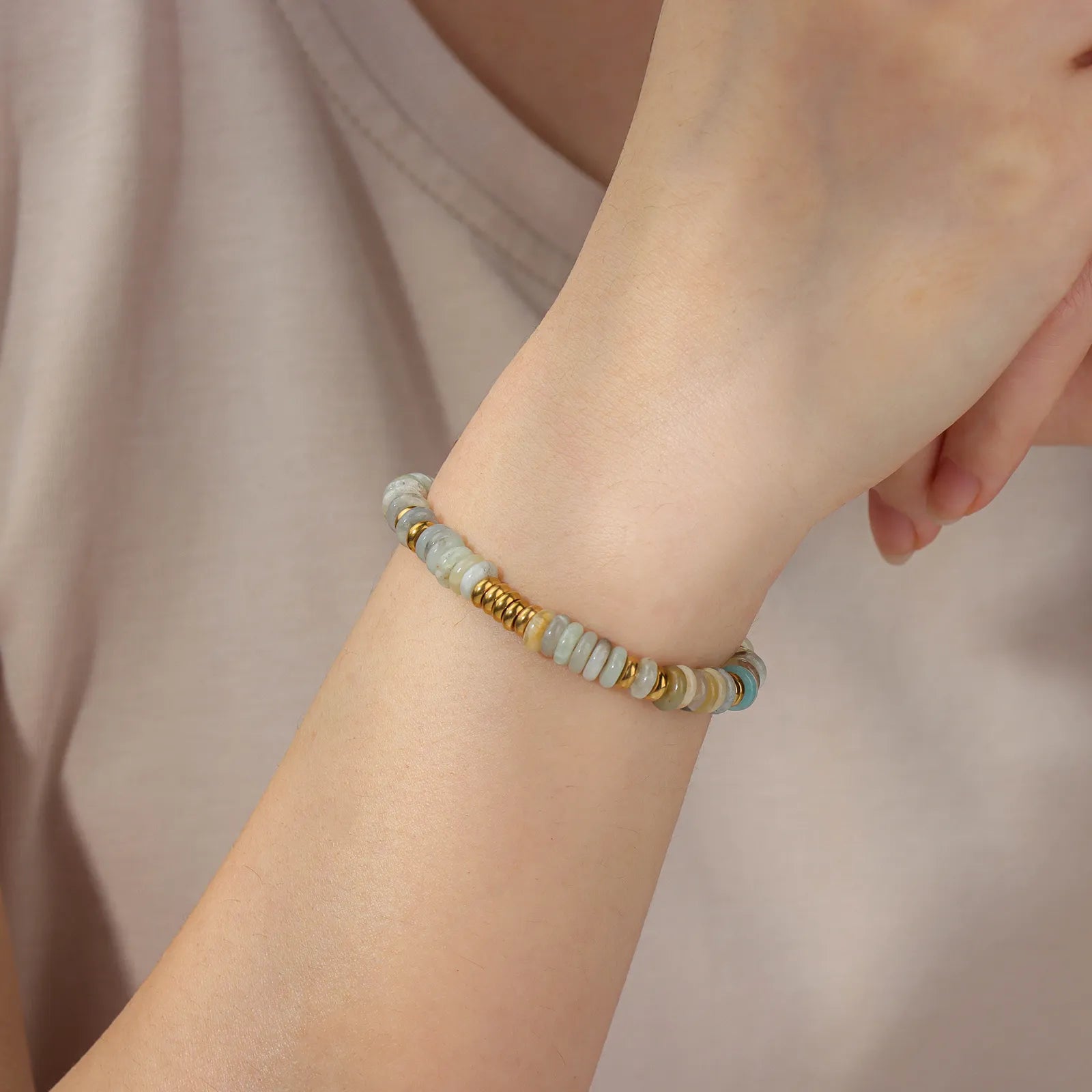 Beaded bracelet with natural stones, boho style for daily wear.