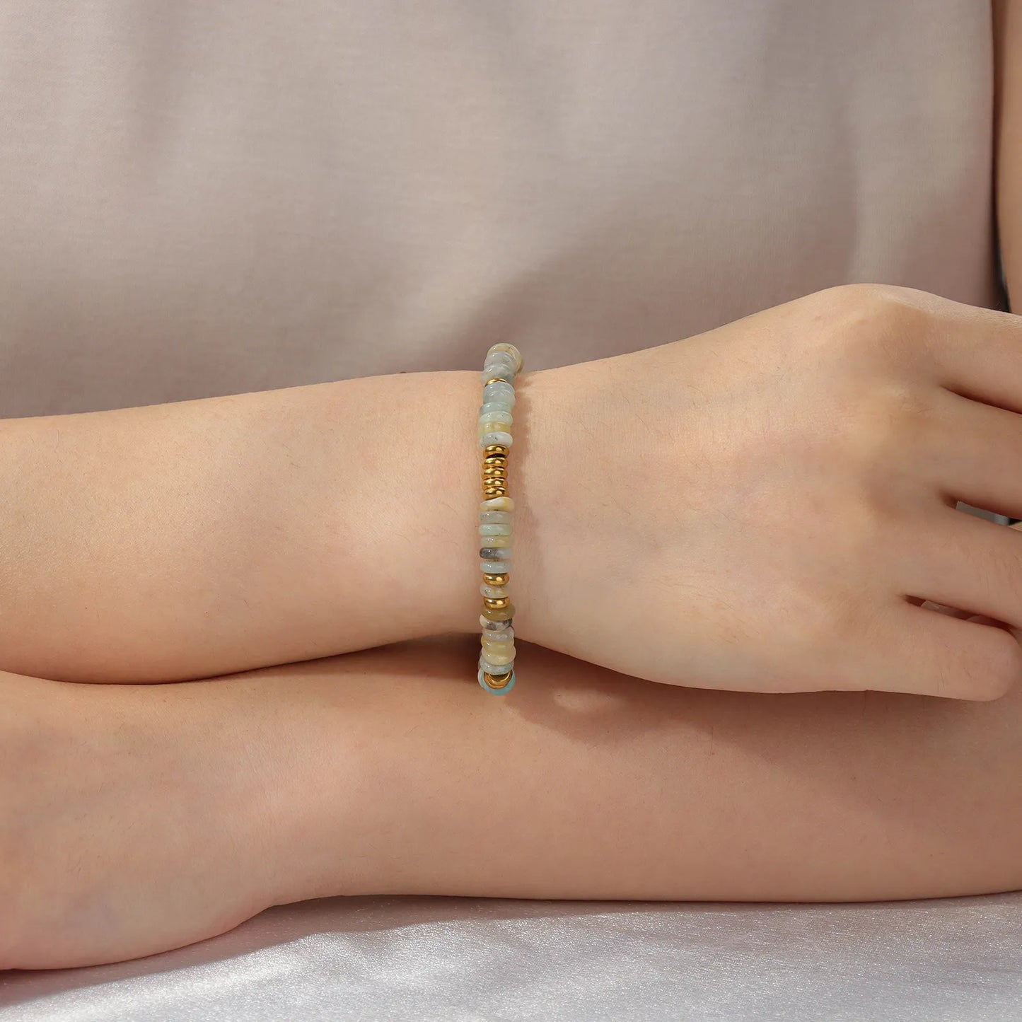 Beaded bracelet with natural stones, boho style for daily wear.