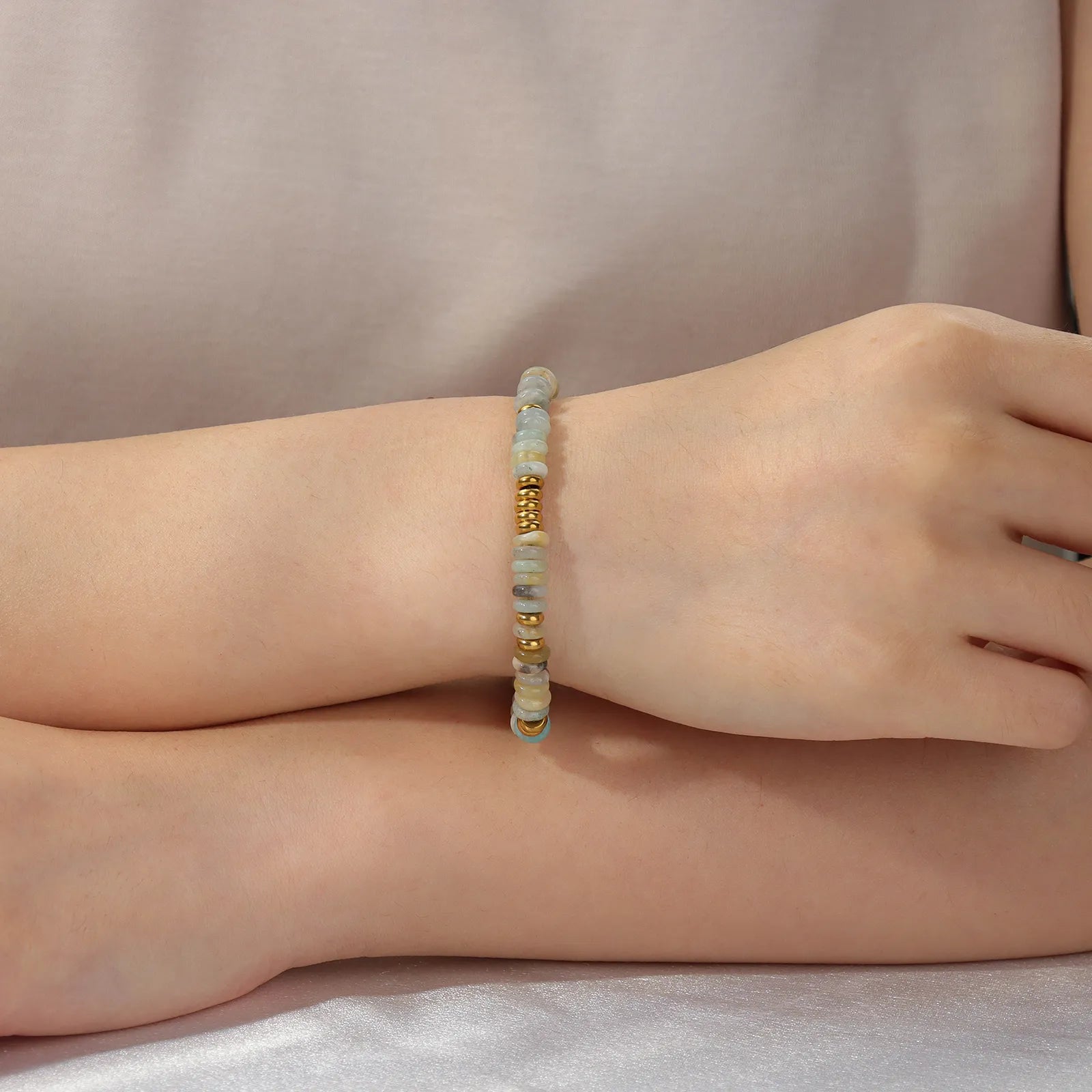 Beaded bracelet with natural stones, boho style for daily wear.