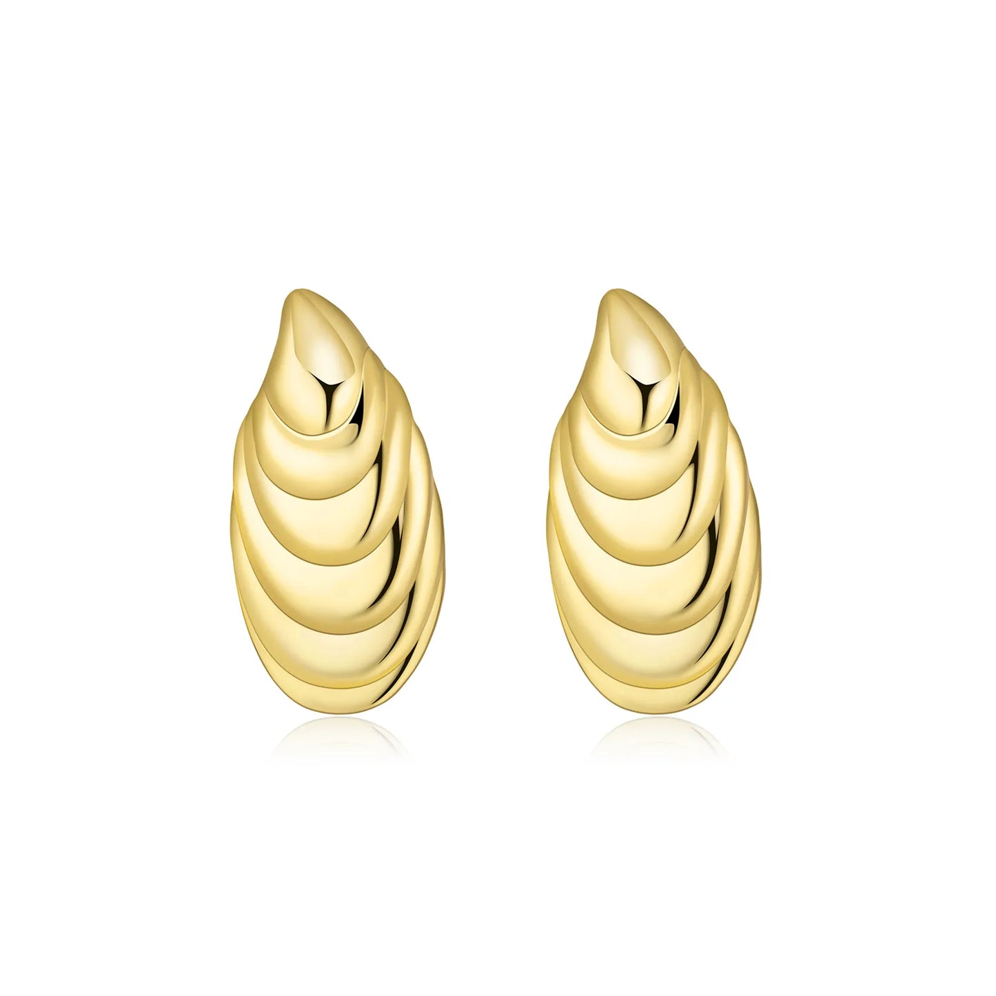 Ajatine gold shell shaped earrings, elegant and trendy accessory