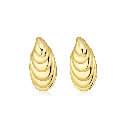 Ajatine gold shell shaped earrings, elegant and trendy accessory