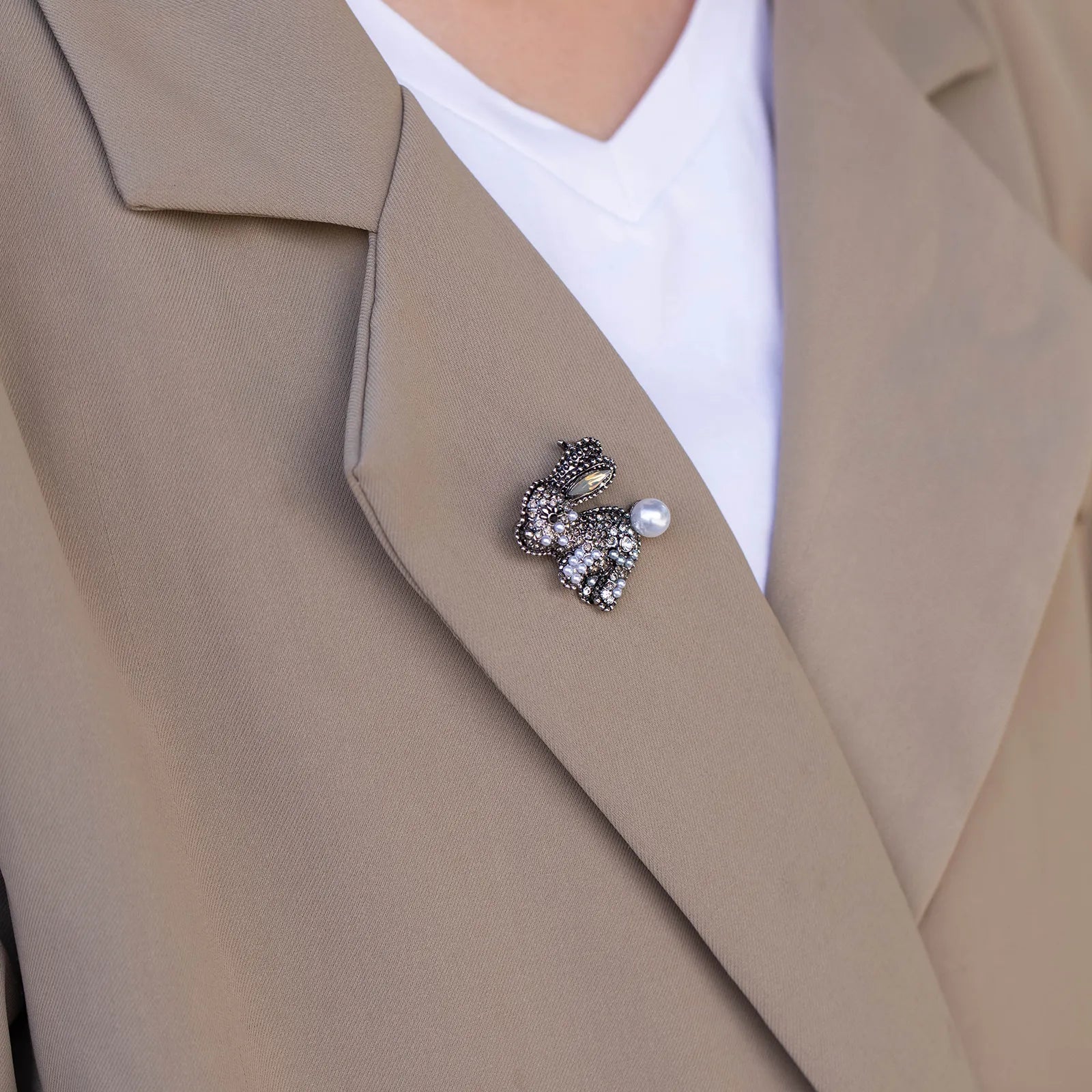 Ajatine rabbit brooch with crystals and pearl, elegant animal - shaped fashion accessory