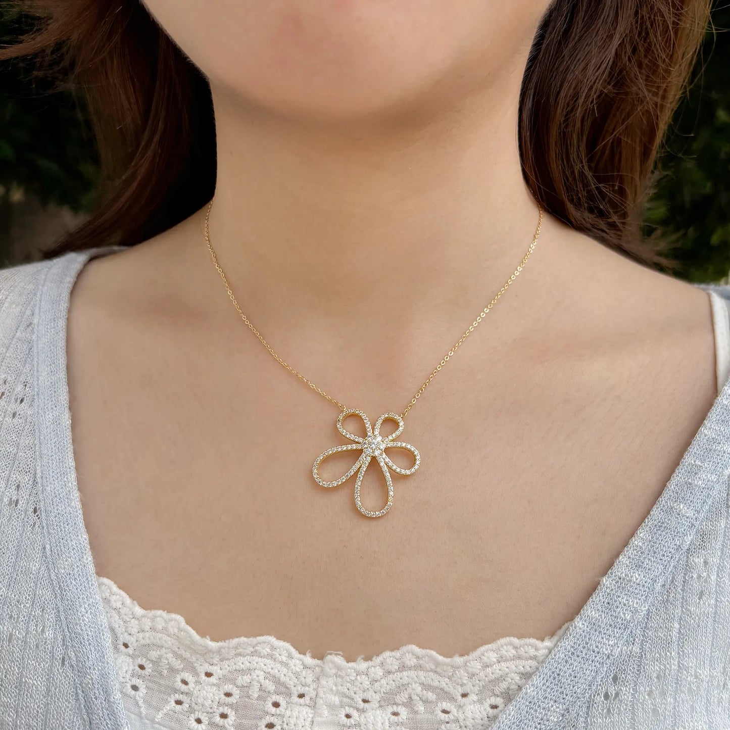 Dainty Flower Necklace with Gold Tone for Women | Ajatine