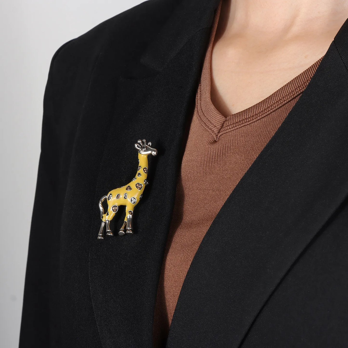 Ajatine yellow giraffe brooch, cute animal fashion brooch
