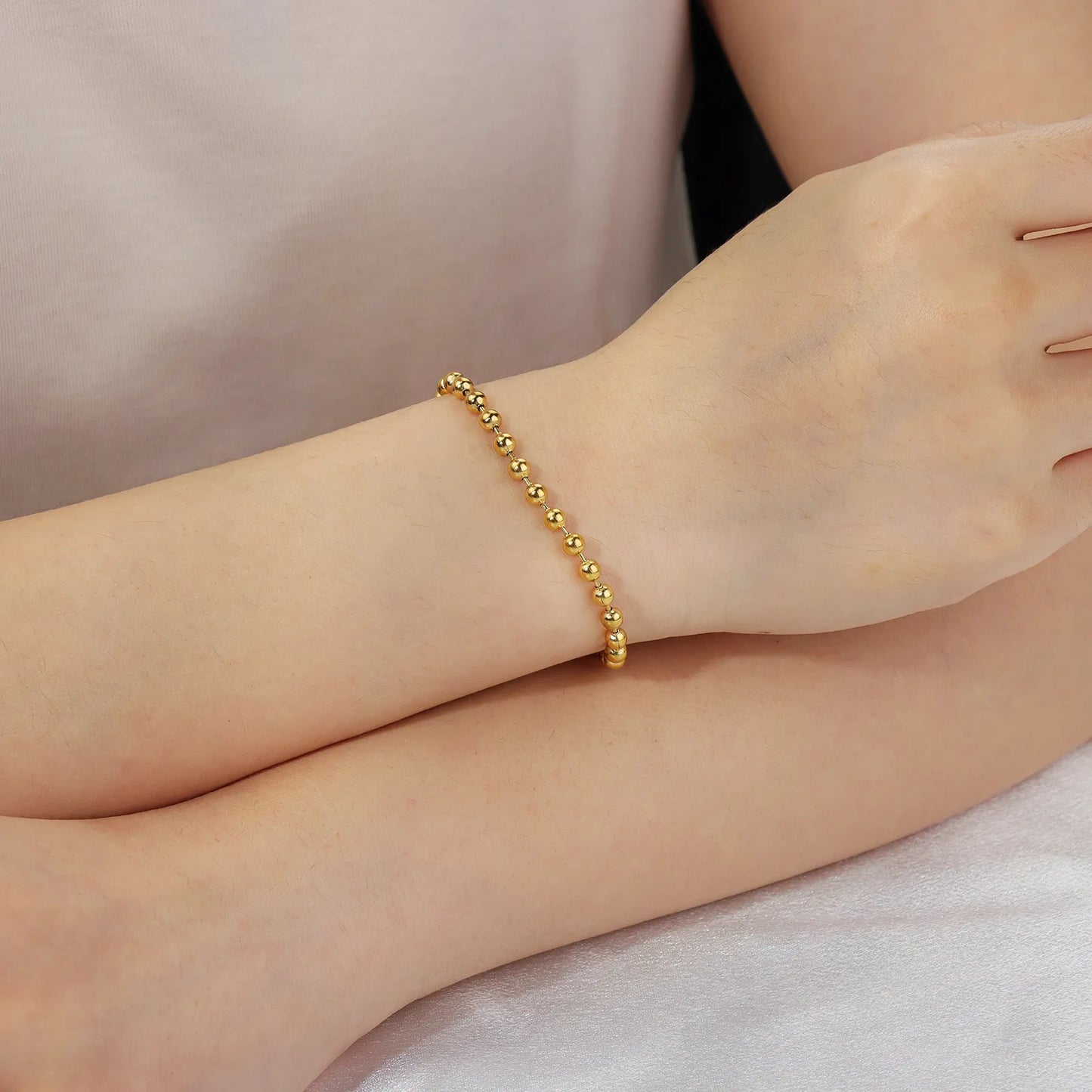 Elegant gold beaded bracelet, perfect for daily and gifting use.