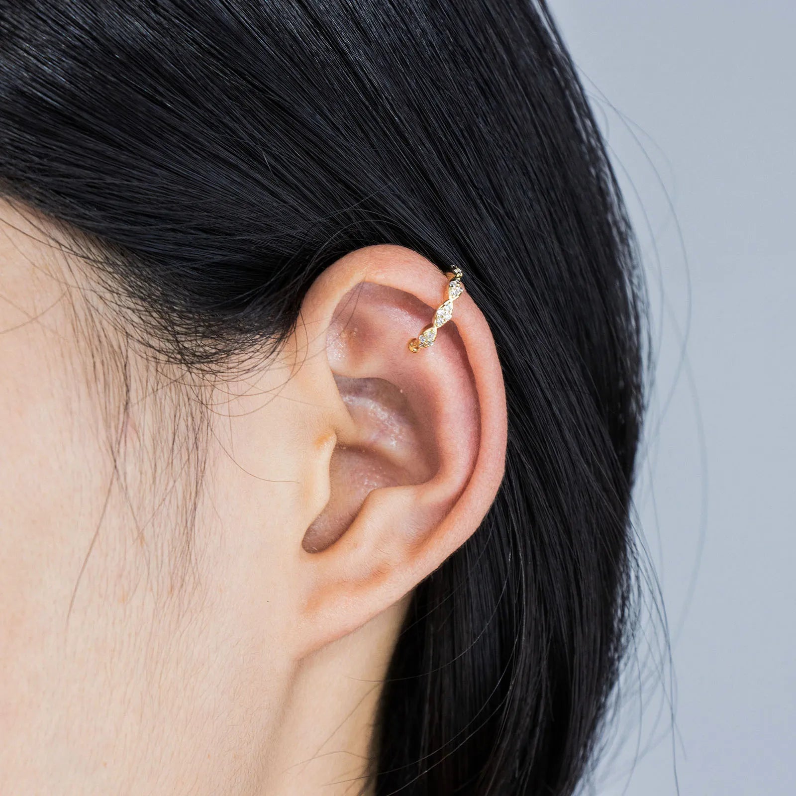 Ajatine gold cuff earrings with zircon stones, delicate and fashionable