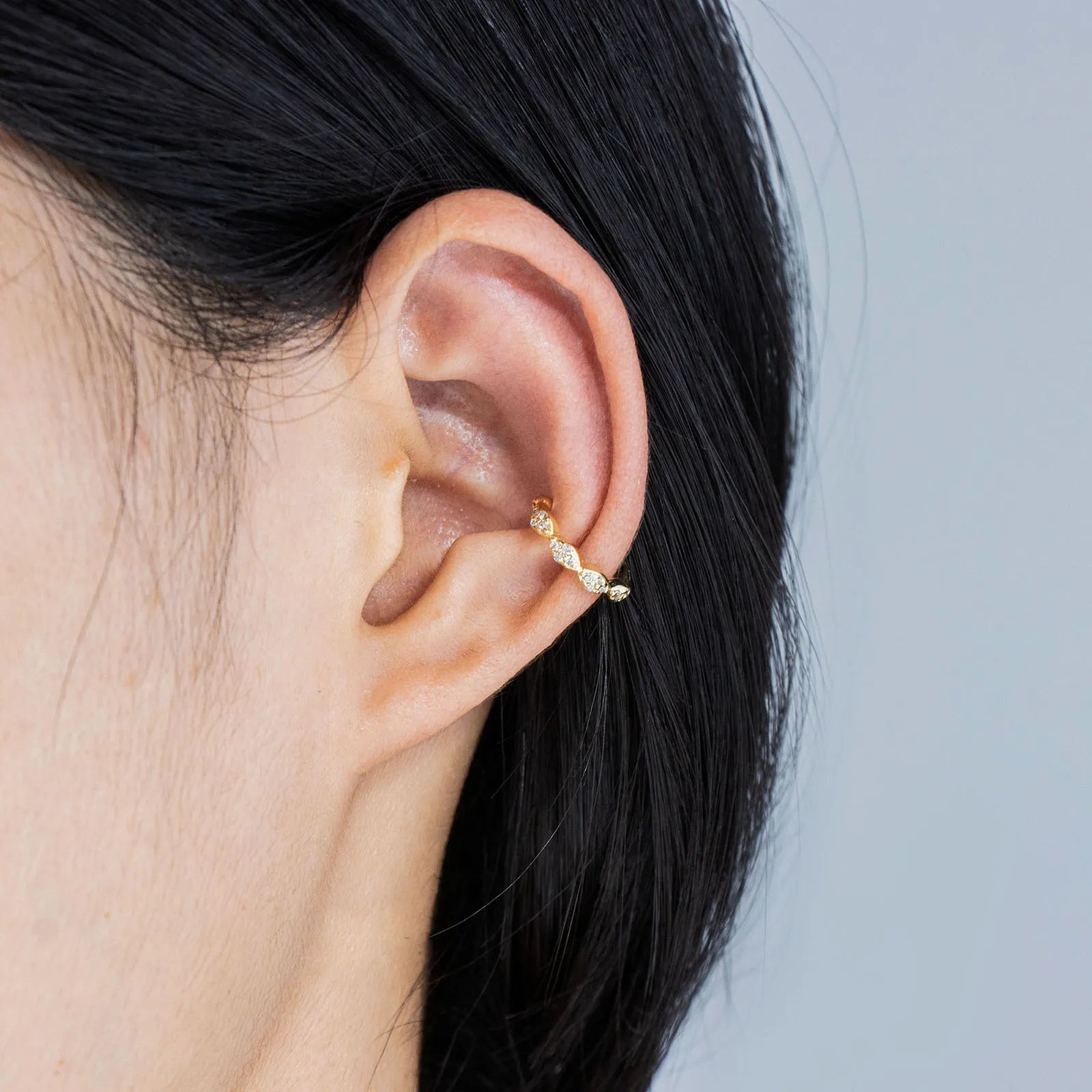 Ajatine gold cuff earrings with zircon stones, delicate and fashionable