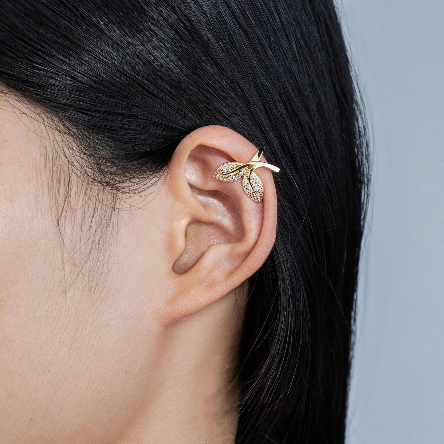 Ajatine sparkling zircon leaf clip on earrings, elegant and fashionable design