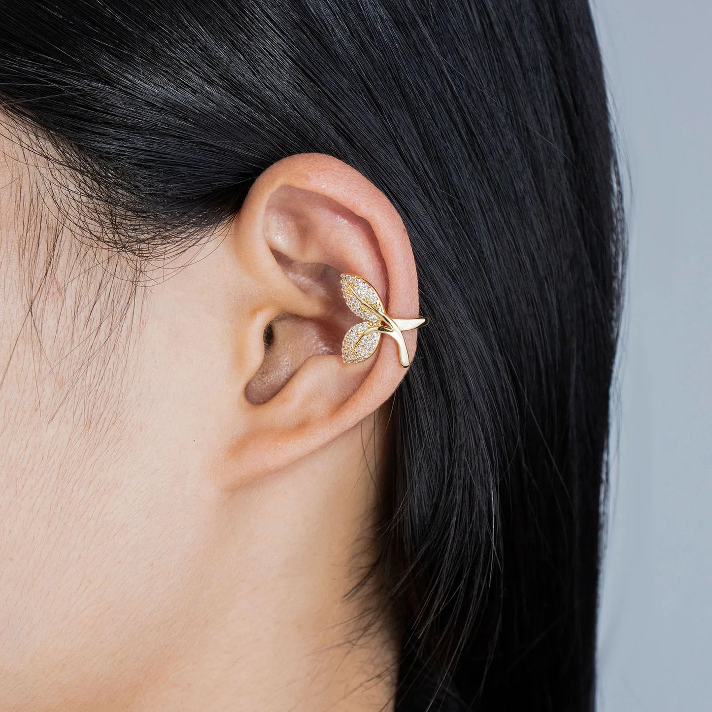 Ajatine sparkling zircon leaf clip on earrings, elegant and fashionable design