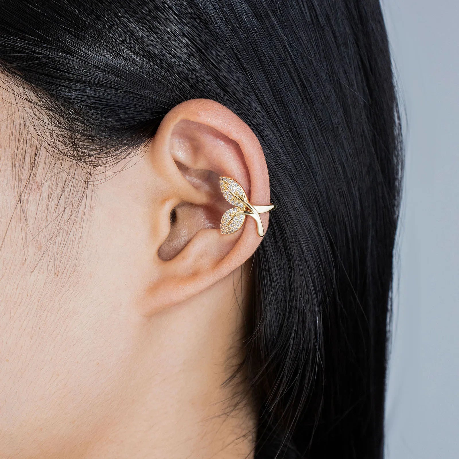 Ajatine sparkling zircon leaf clip on earrings, elegant and fashionable design