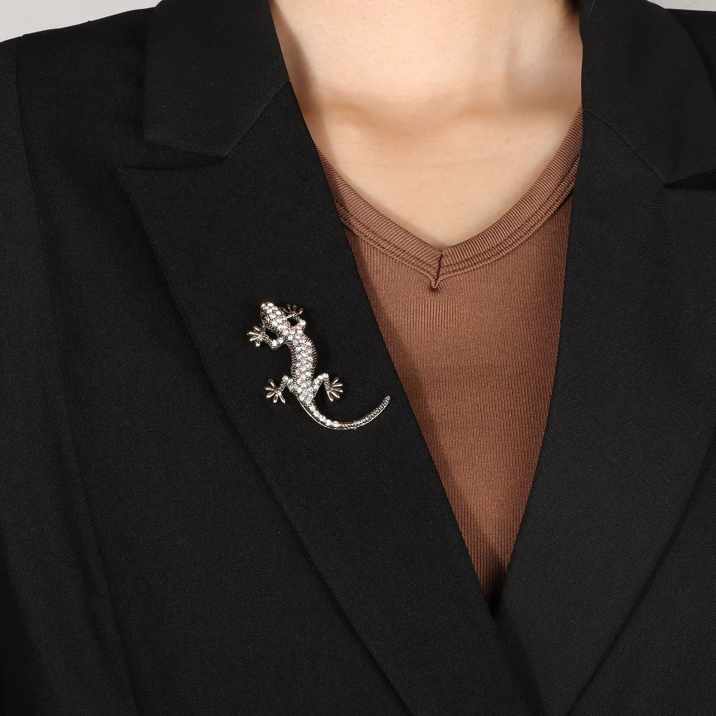 Ajatine vintage crystal lizard brooch, sparkling animal pin for fashion styling