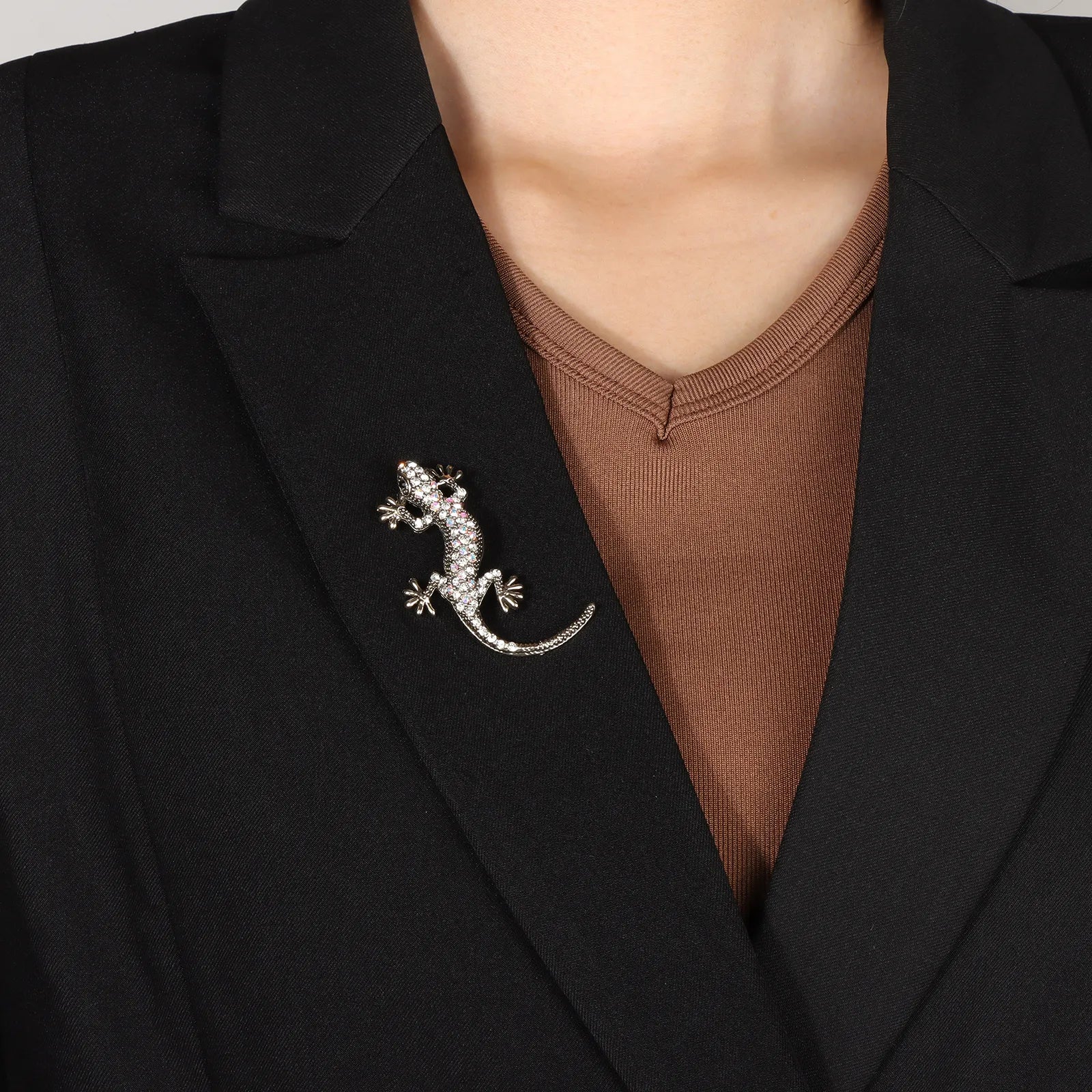 Ajatine vintage crystal lizard brooch, sparkling animal pin for fashion styling