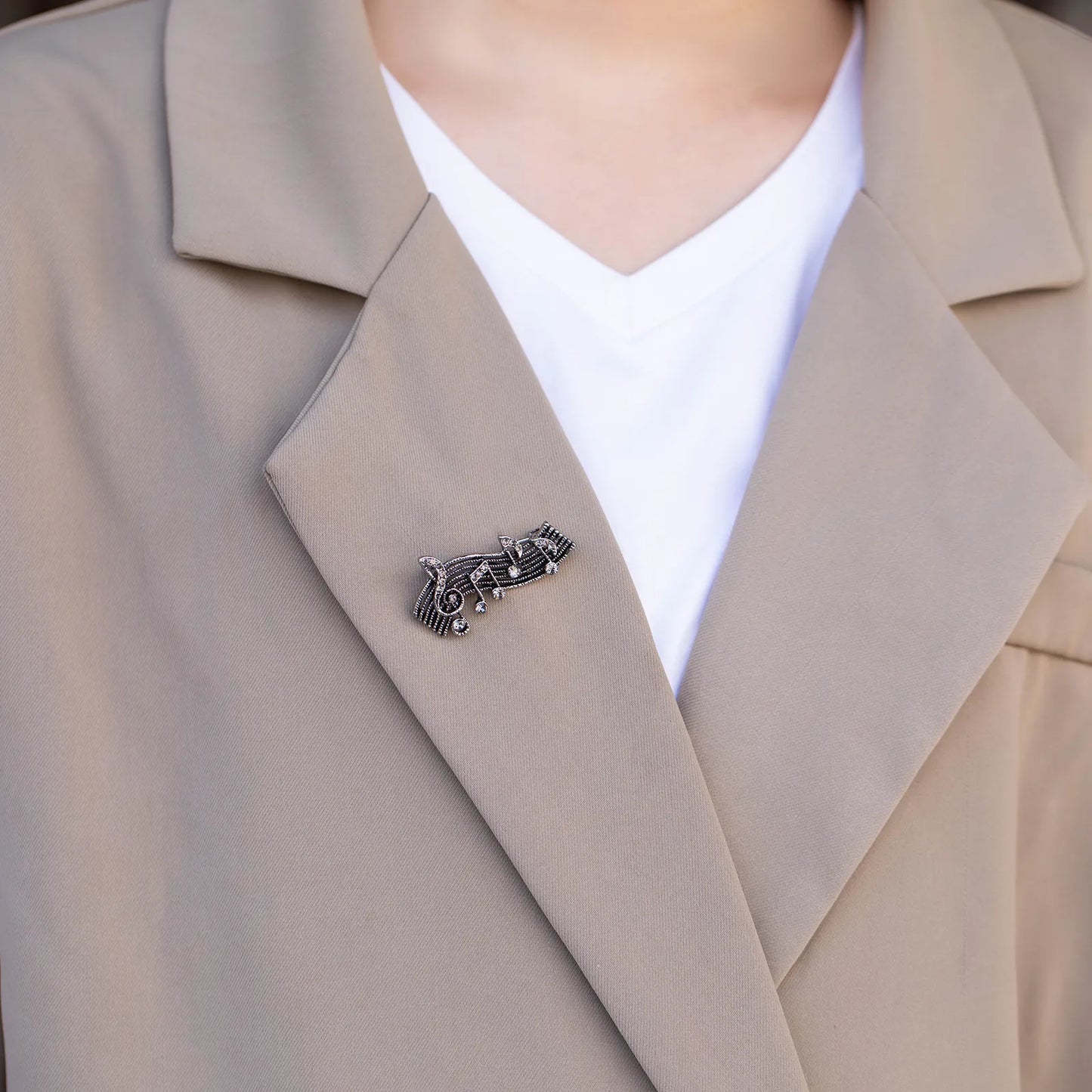 Ajatine vintage music note brooch with crystal, fashion accessory