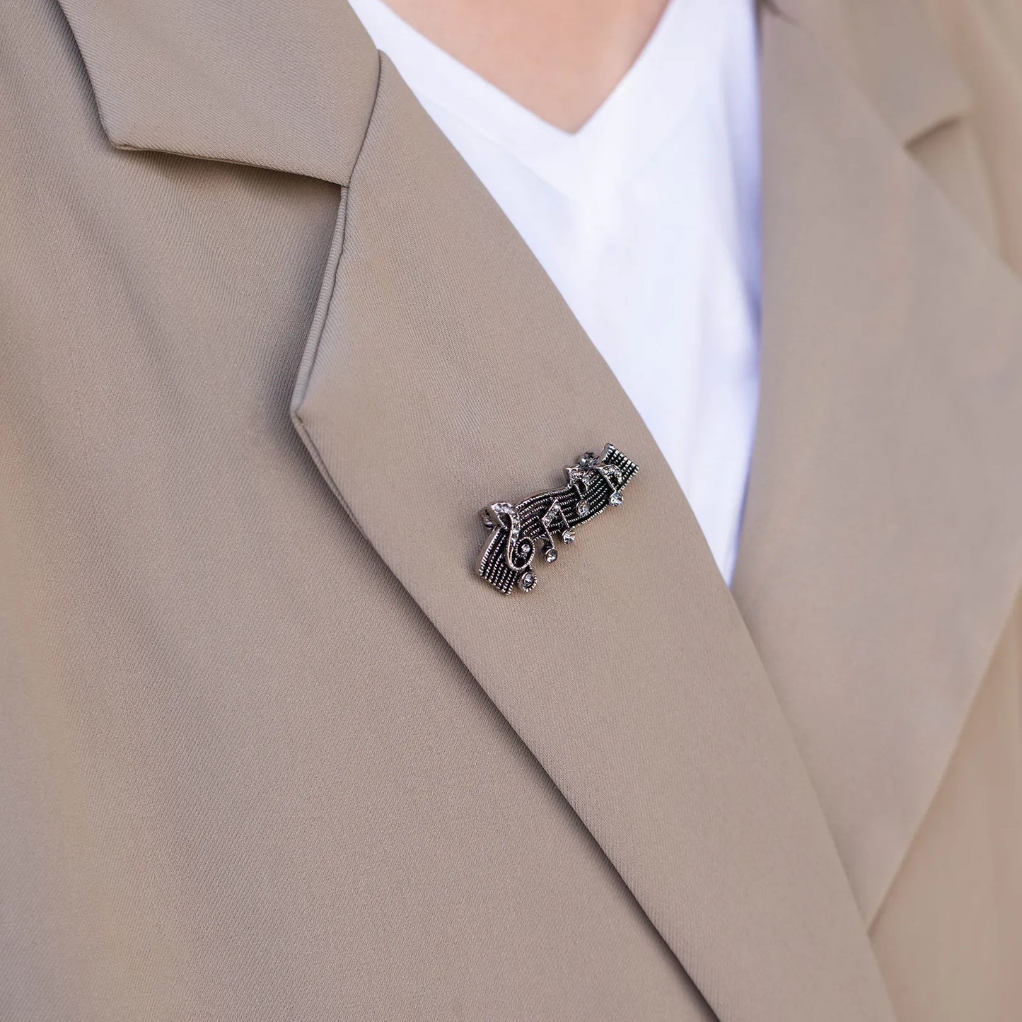 Ajatine vintage music note brooch with crystal, fashion accessory